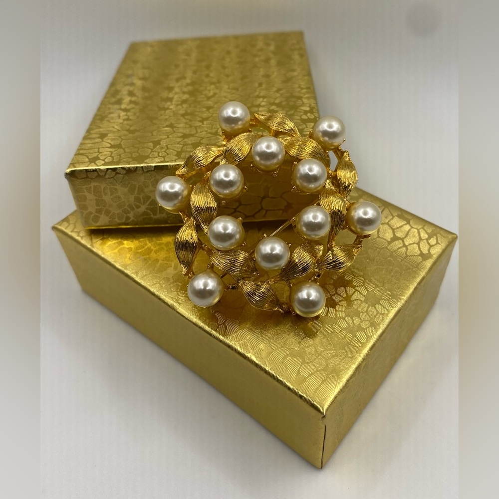 Napier Gold Tone Faux Pearl Leaf Brooch - Picture 3 of 9